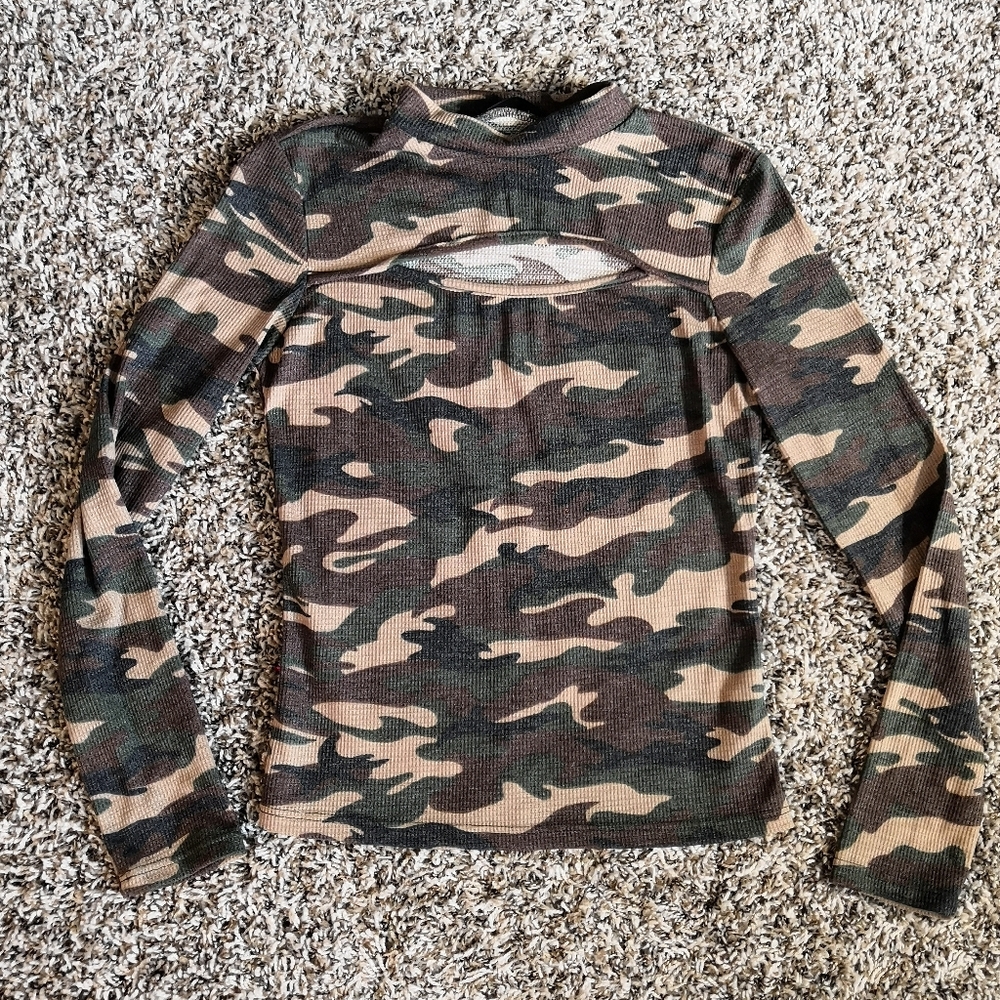 🌺5/$25 NWOT Urban Episode Cameo Top